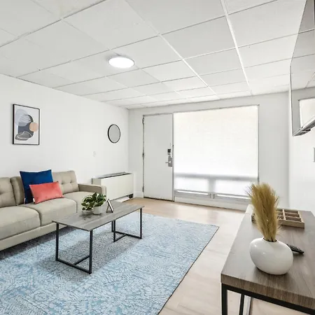 East 120 I Modern Refinished Apt Downtown I Gym
